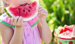 吃瓜娱乐倒水游戏,揭秘吃瓜娱乐中的倒水游戏魅力