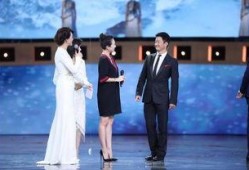 胖妞吃瓜看娱乐